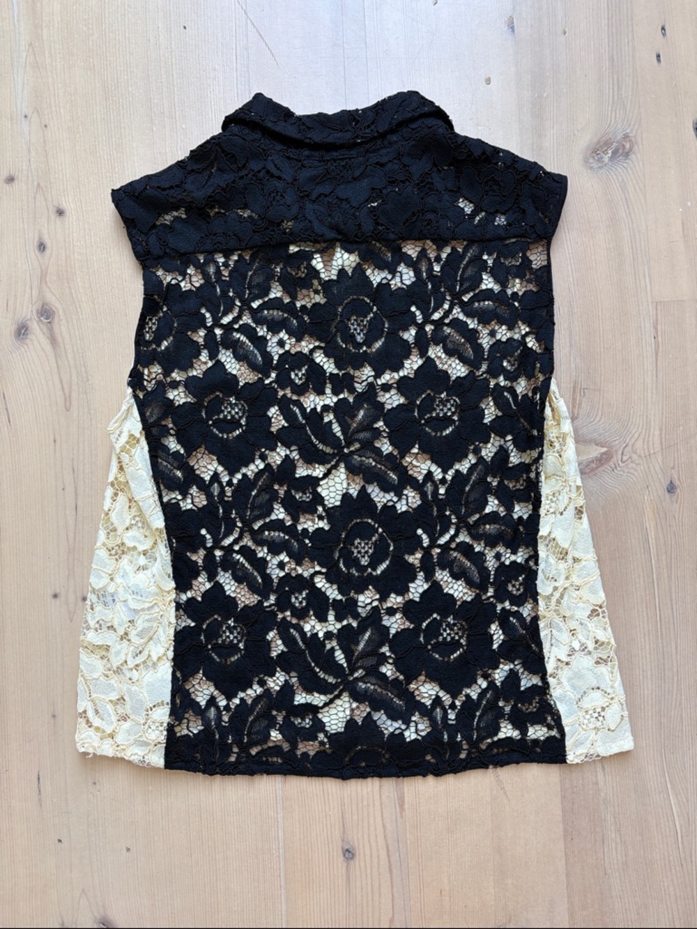 Sandro Black & Cream Floral Lace Sleeveless Button Down Top - Large - Picture 4 of 8